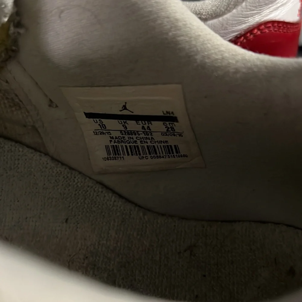 Jordan 11 Cherry Low (2015) - Picture 9 of 10